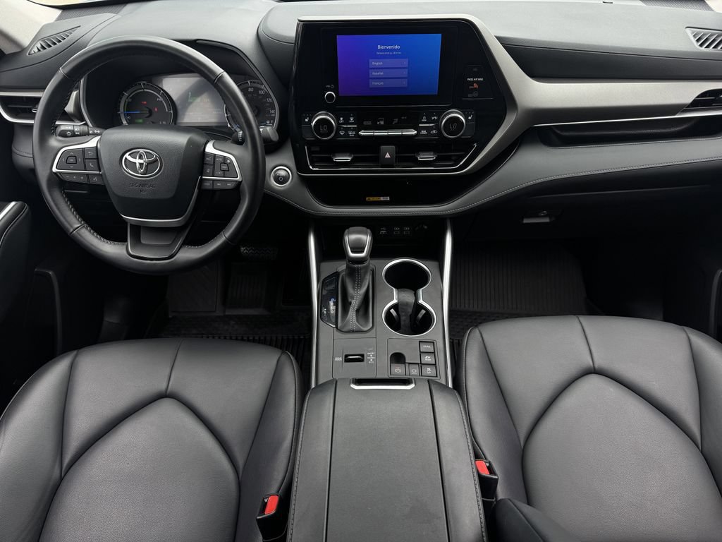 Used 2024 Toyota Highlander XLE AWD/4WD image 12