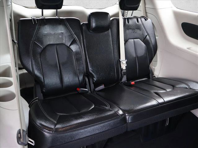 Used 2022 Chrysler Pacifica Touring-L FWD image 22