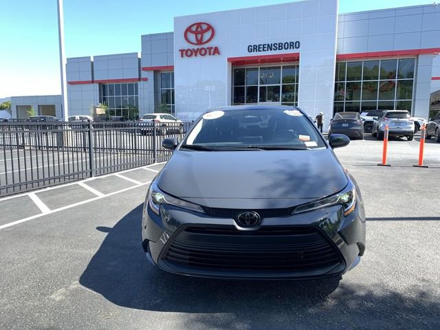 Used 2025 Toyota Corolla LE FWD image 3