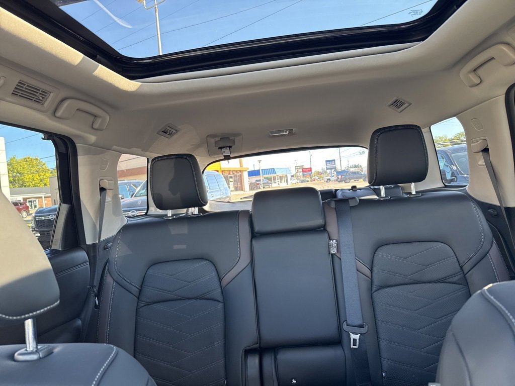 New 2025 Nissan Pathfinder Platinum w/ Black Appearance Package image 34