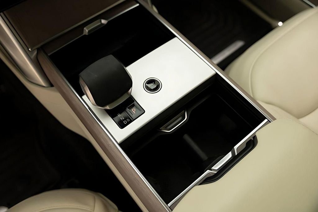 Used 2025 Land Rover Range Rover Autobiography image 37