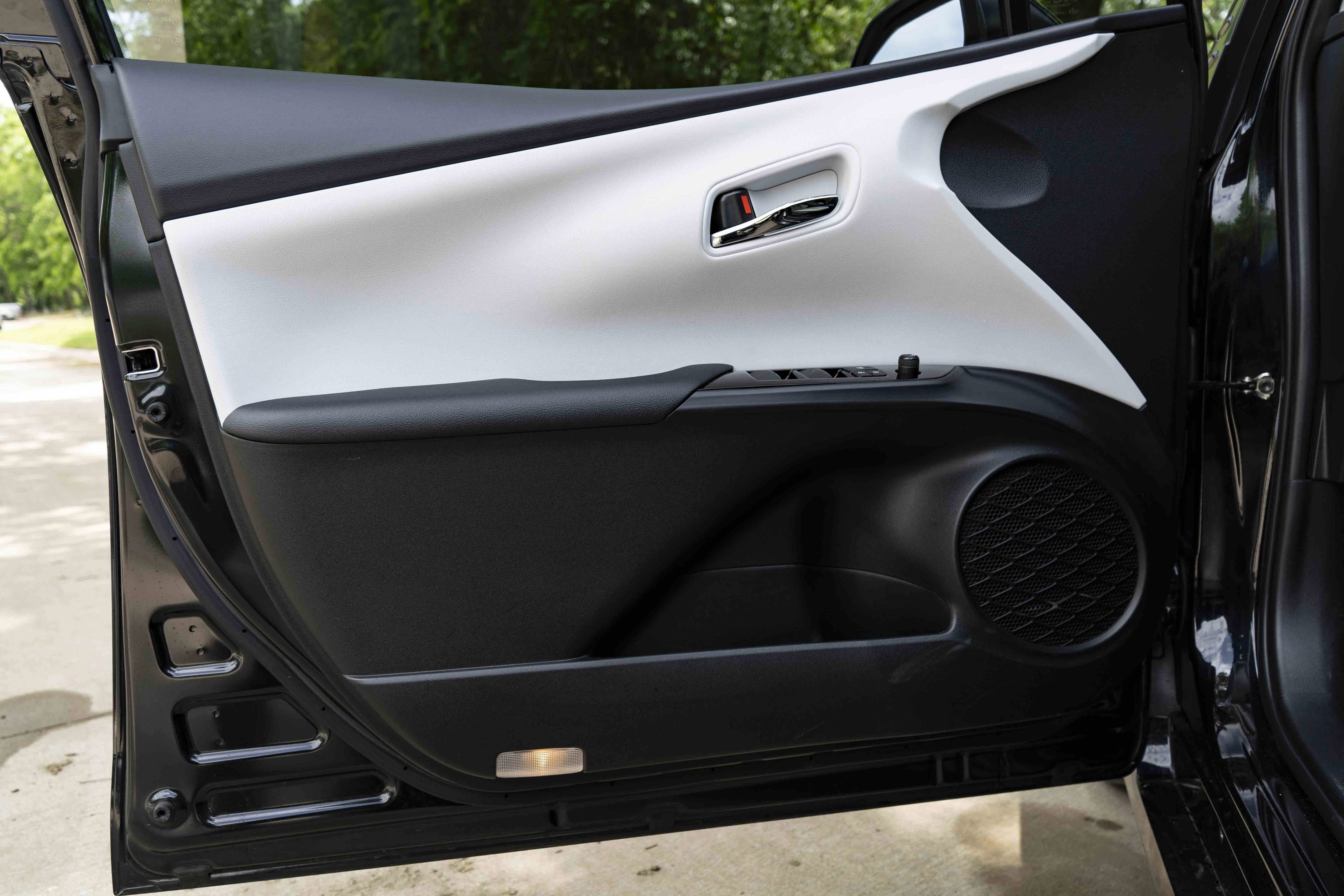 Used 2022 Toyota Prius Prime XLE image 39