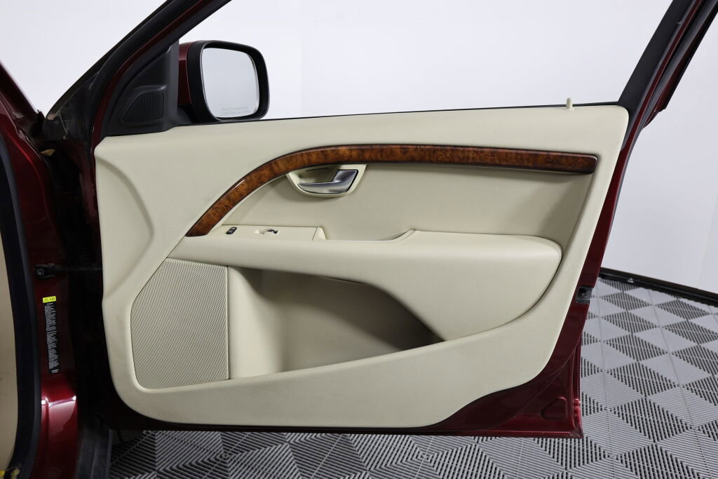 Used 2009 Volvo XC70 3.2 image 26