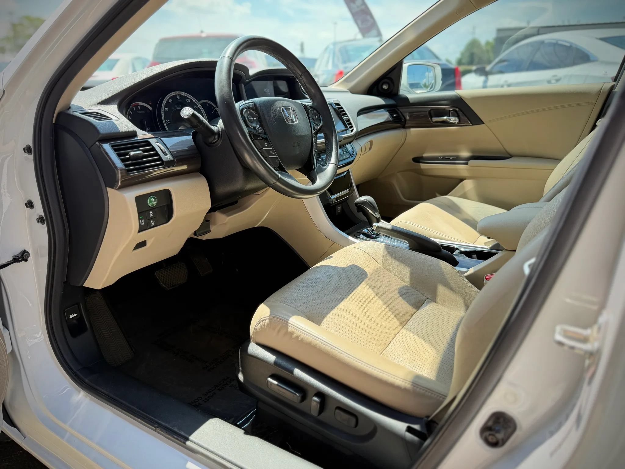 Used 2017 Honda Accord EX-L image 9