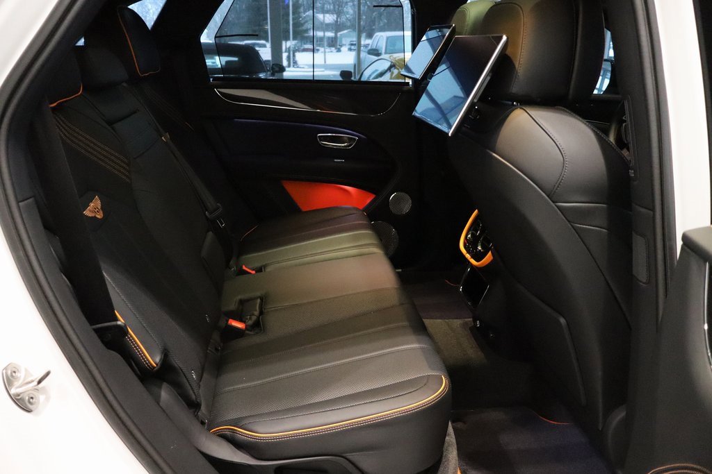 Used 2025 Bentley Bentayga image 23