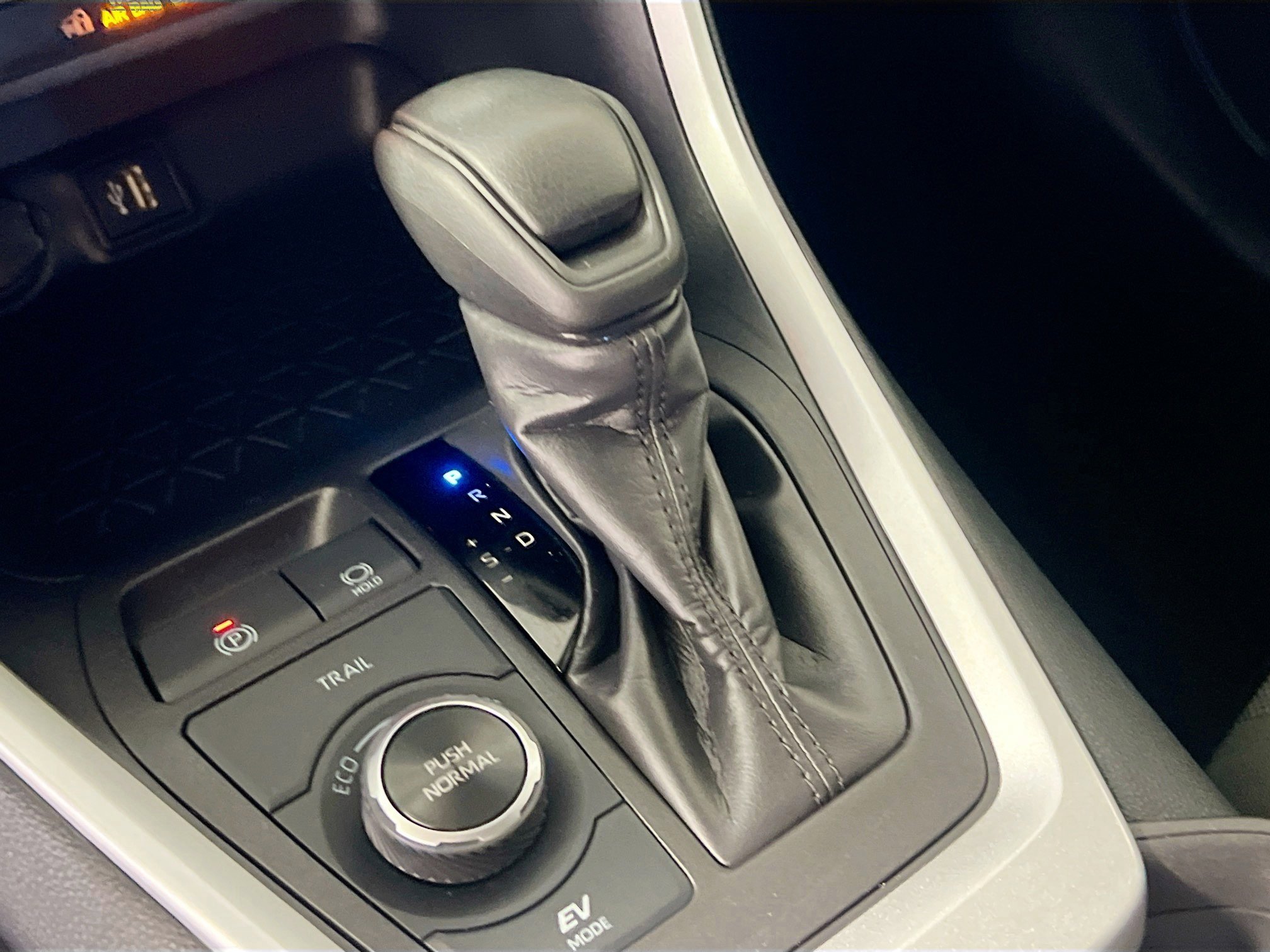 Used 2024 Toyota RAV4 LE image 24