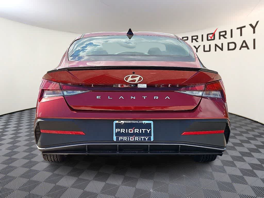 Certified 2025 Hyundai Elantra Sport FWD image 5