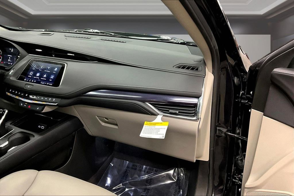 Certified 2023 Cadillac XT4 Luxury w/ Cold Weather Package AWD/4WD image 26