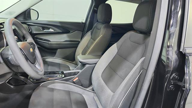 Used 2023 Chevrolet TrailBlazer LT w/ Convenience Package FWD image 11