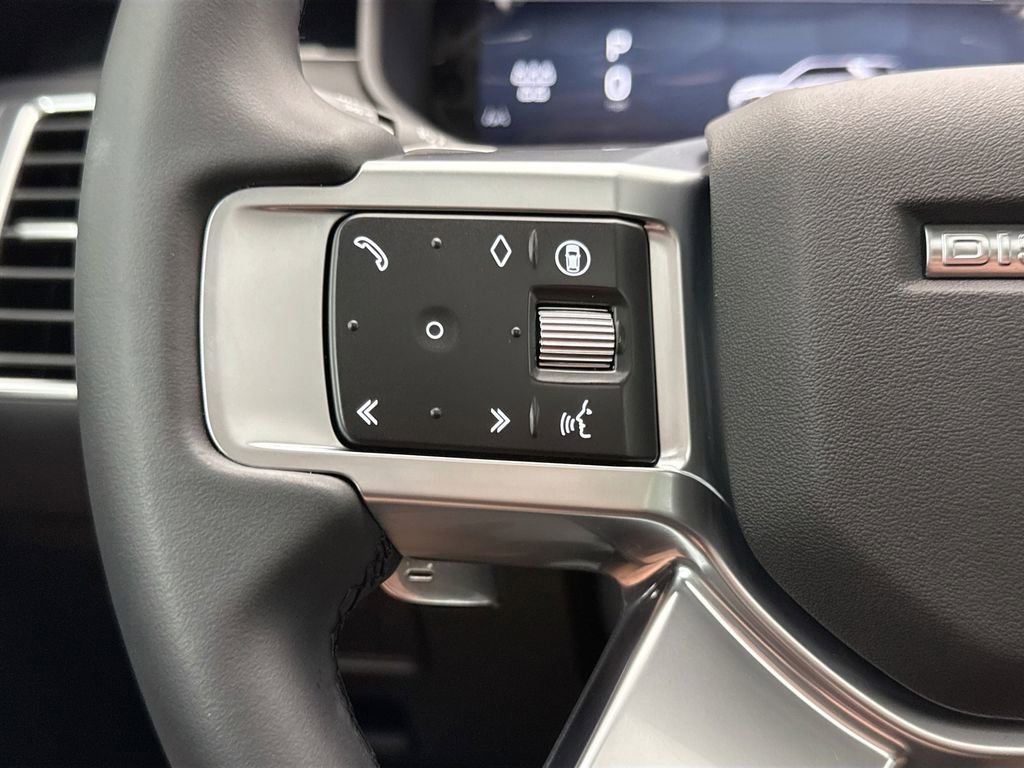 Certified 2025 Land Rover Discovery S image 11