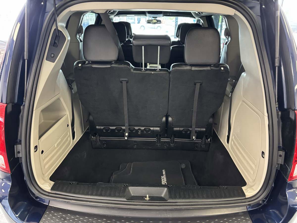 Used 2017 Dodge Grand Caravan SXT image 13