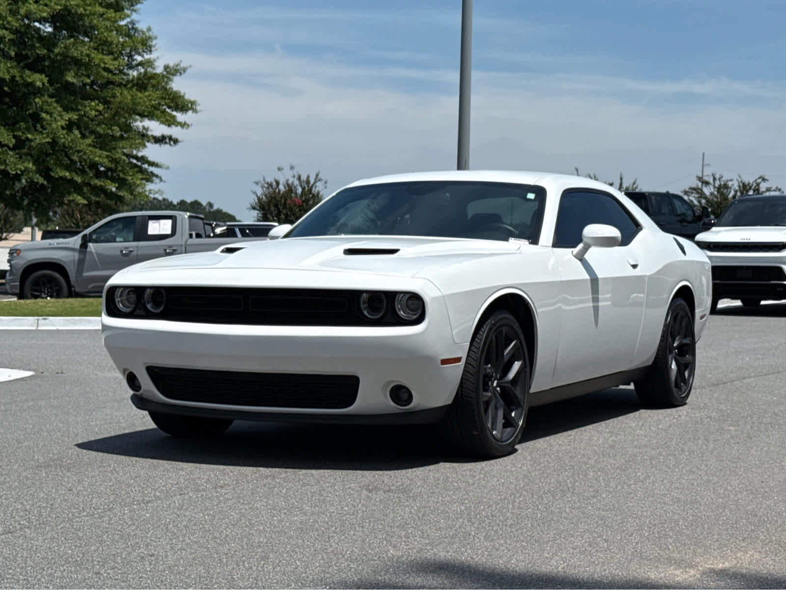 Used 2022 Dodge Challenger SXT w/ Plus Package RWD image 9