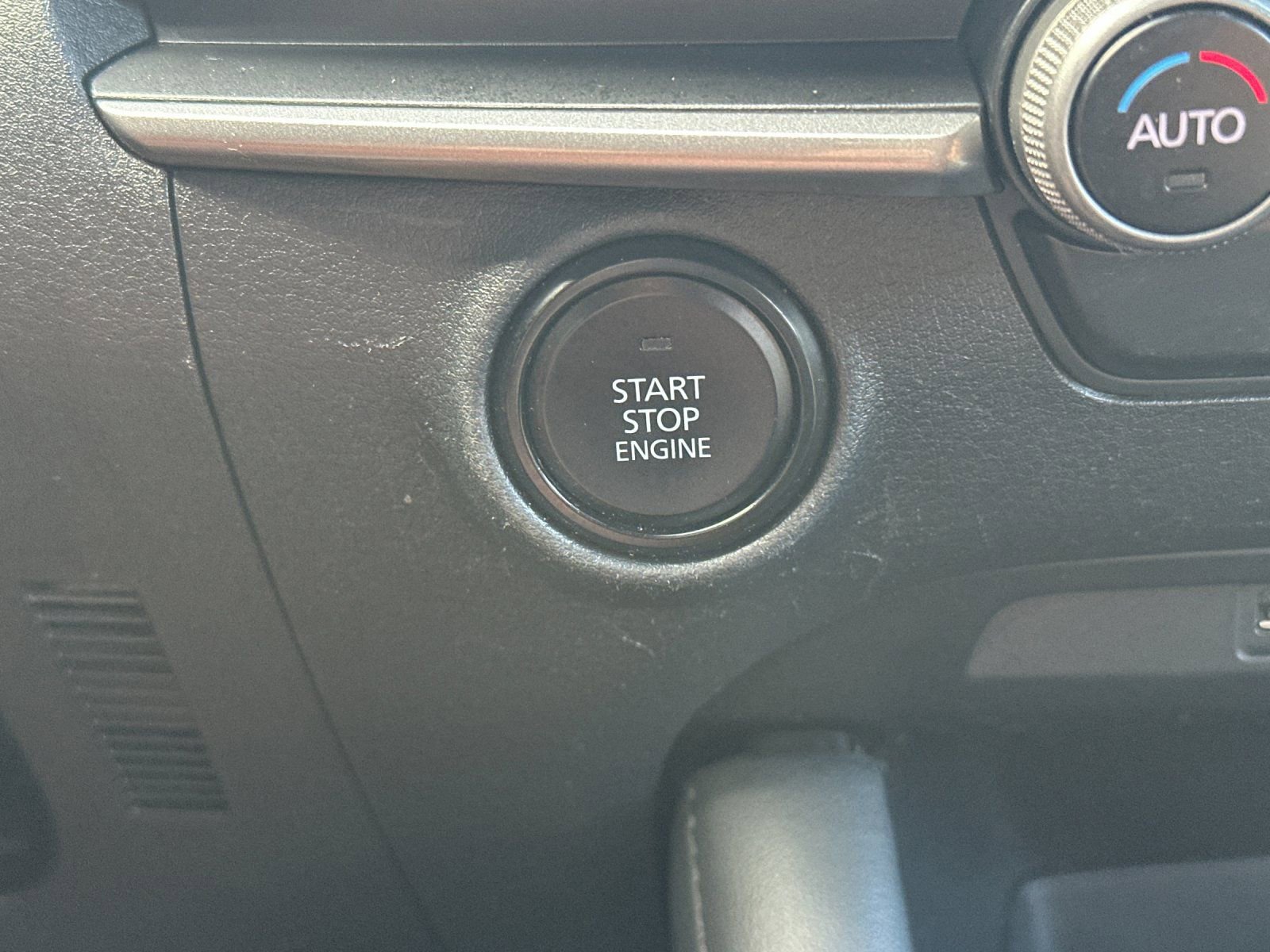 Used 2020 MAZDA MAZDA3 Hatchback image 24