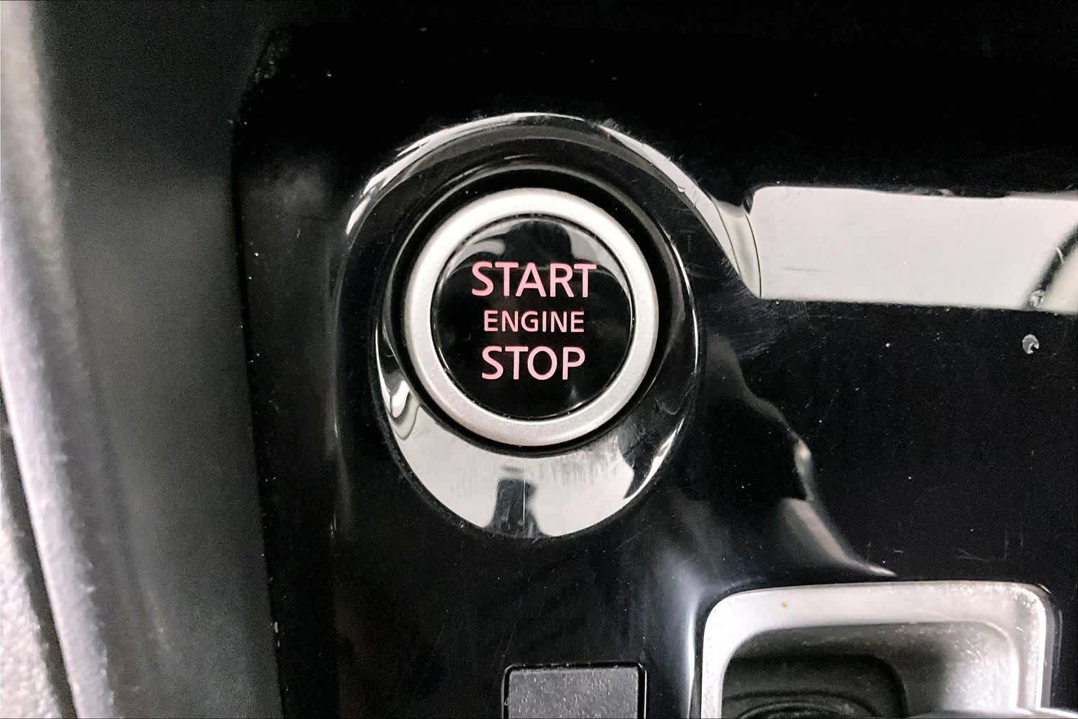Used 2021 Nissan Versa SV FWD image 31