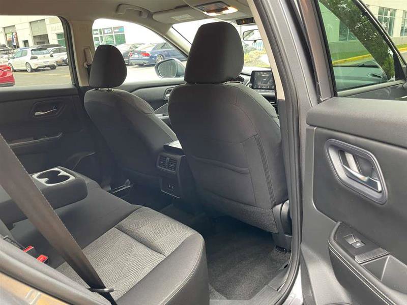 Used 2024 Nissan Rogue SV image 65