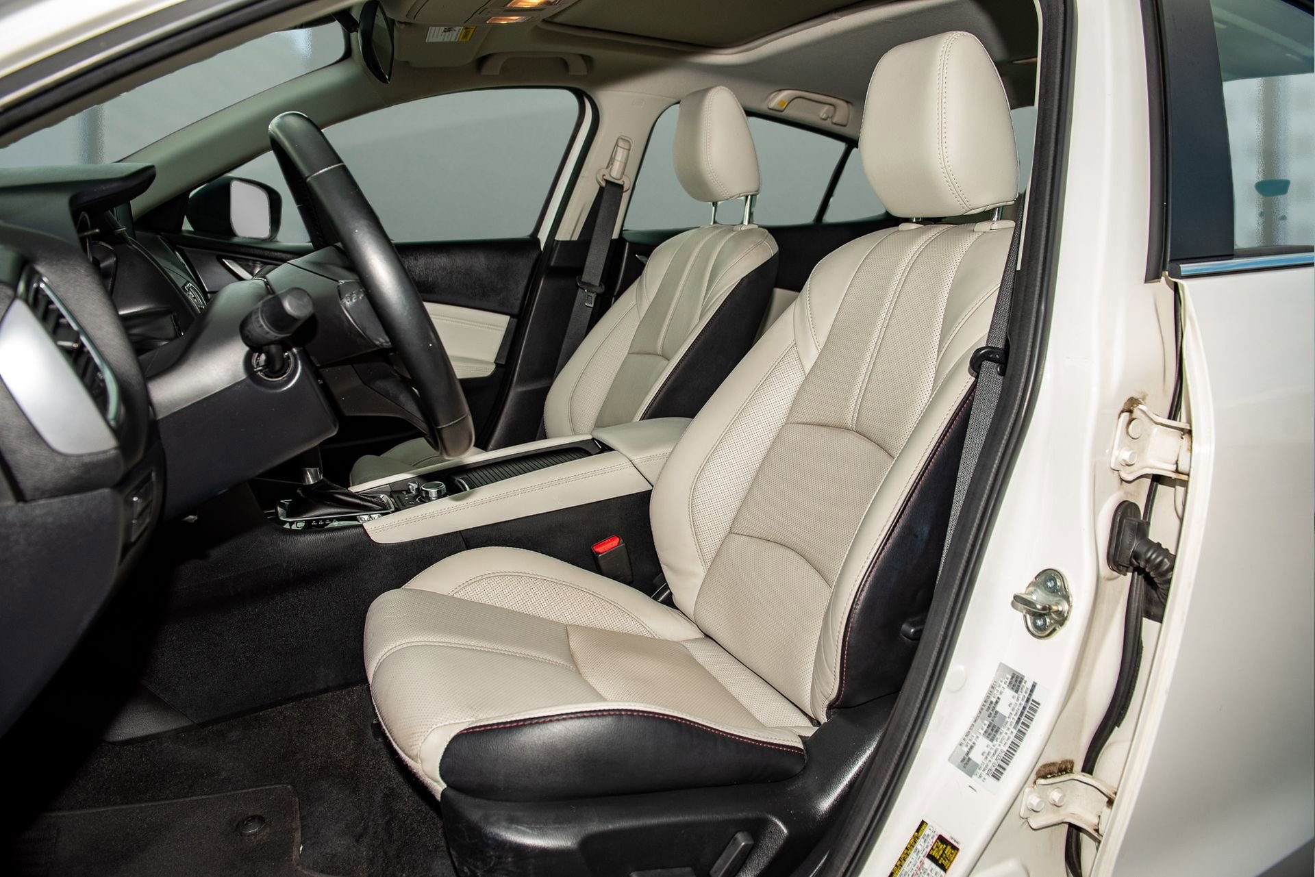 Used 2018 MAZDA MAZDA3 Grand Touring image 6