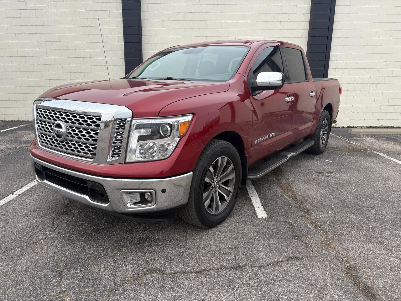 Used 2019 Nissan Titan SL image 1