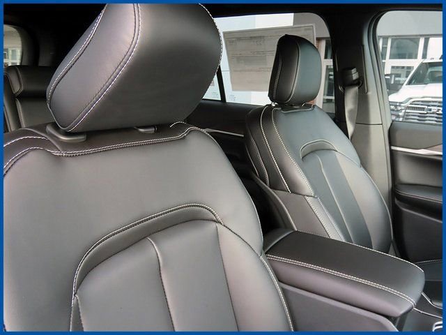 New 2025 Jeep Grand Cherokee Limited image 9