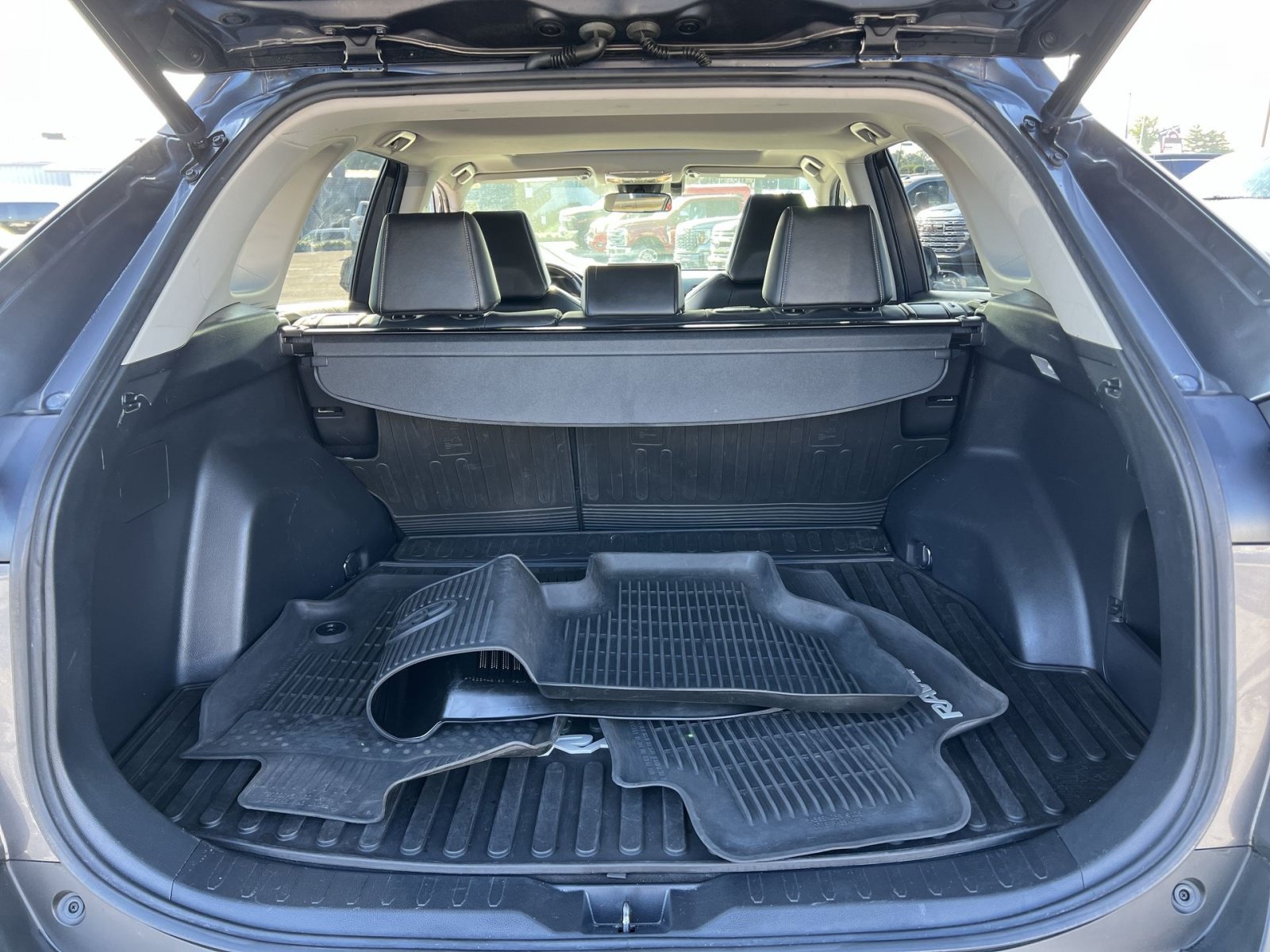 Used 2020 Toyota RAV4 XLE Premium AWD/4WD image 25