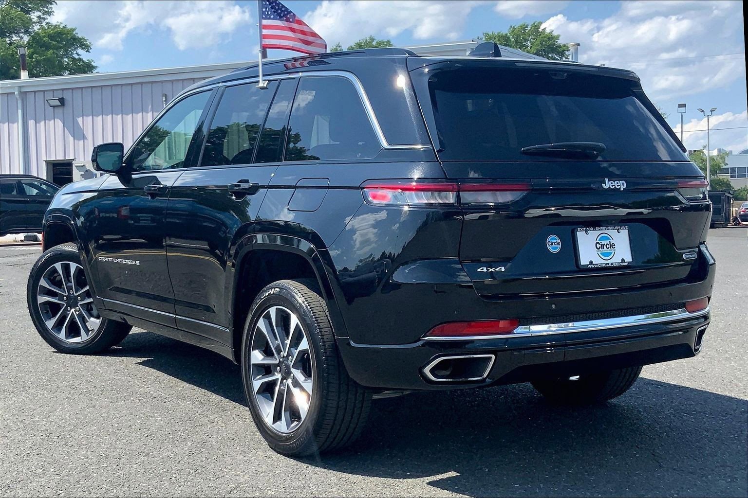 Certified 2025 Jeep Grand Cherokee Overland w/ Luxury Tech Group IV AWD/4WD image 10