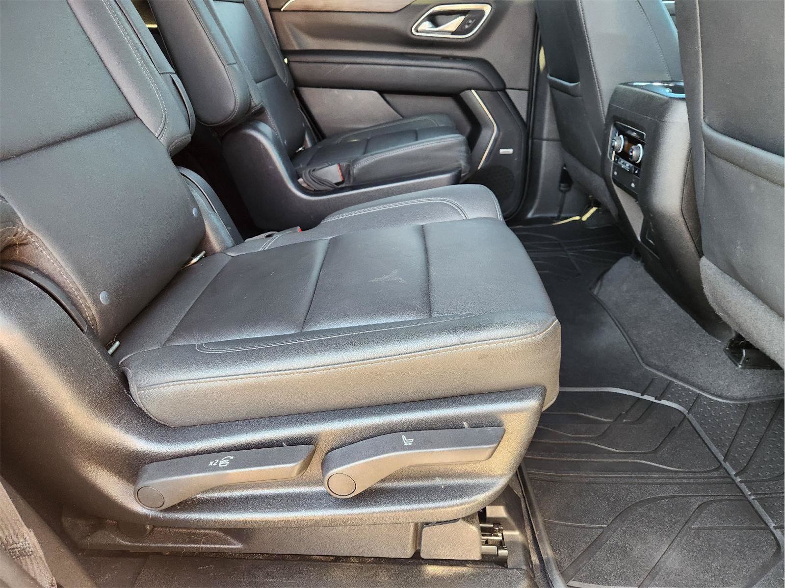 Used 2022 Chevrolet Tahoe LT w/ LT Signature Plus Package RWD image 32