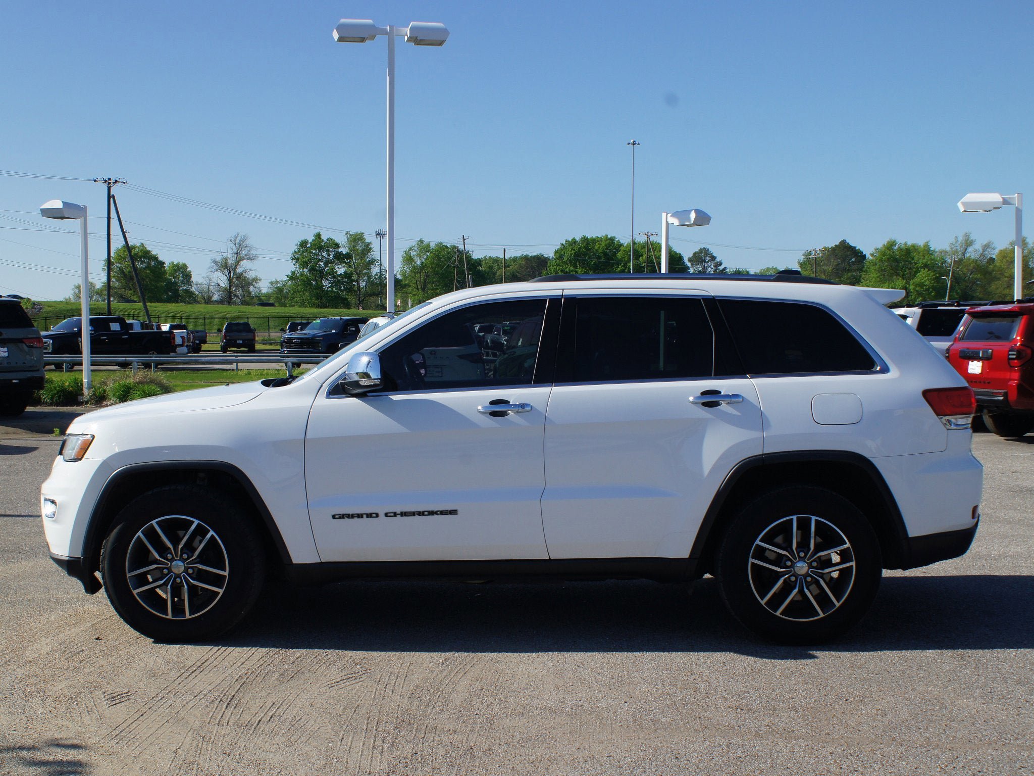 Used 2018 Jeep Grand Cherokee Limited image 10