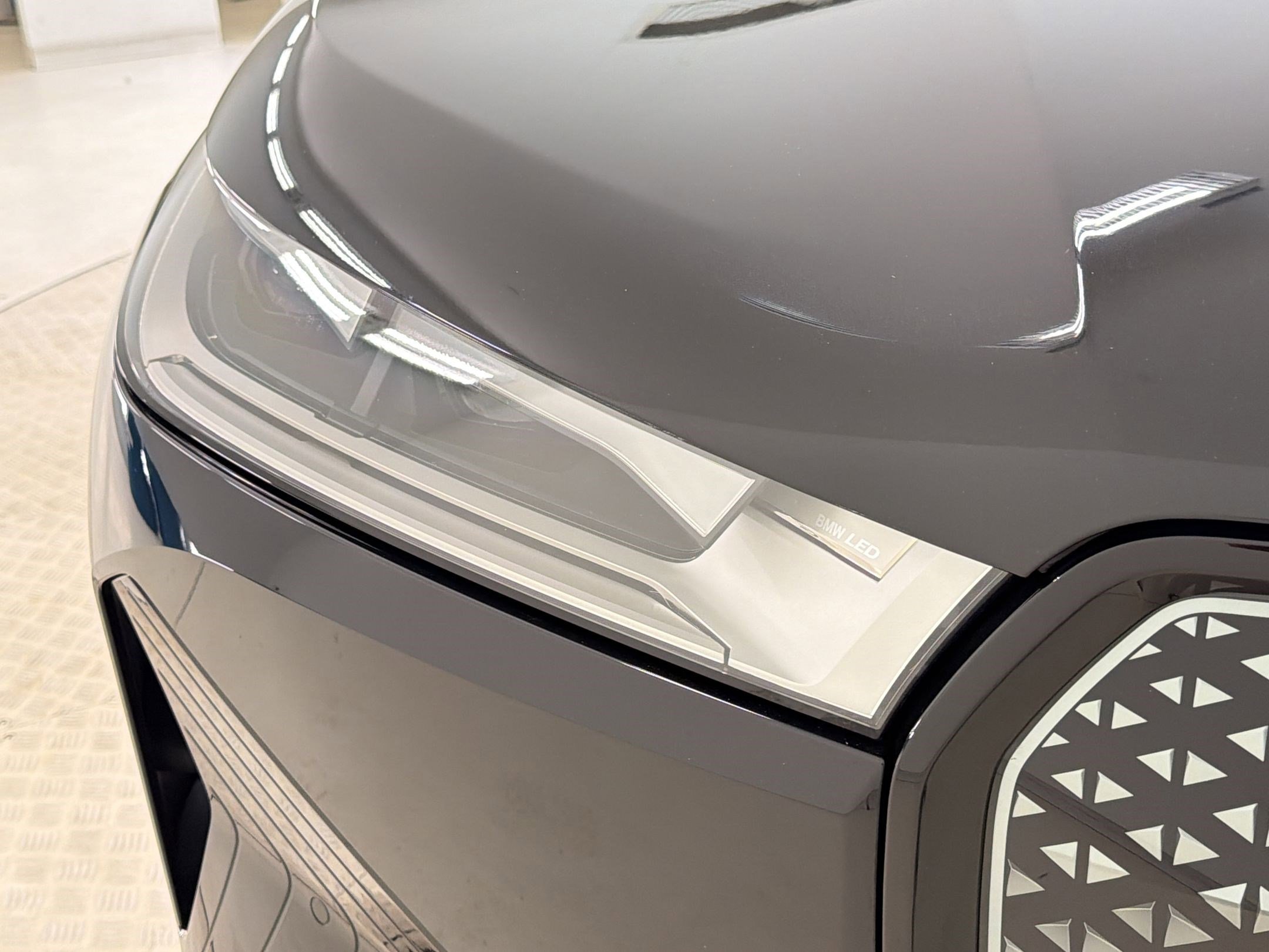 Used 2025 BMW iX xDrive50 w/ Premium Package image 11