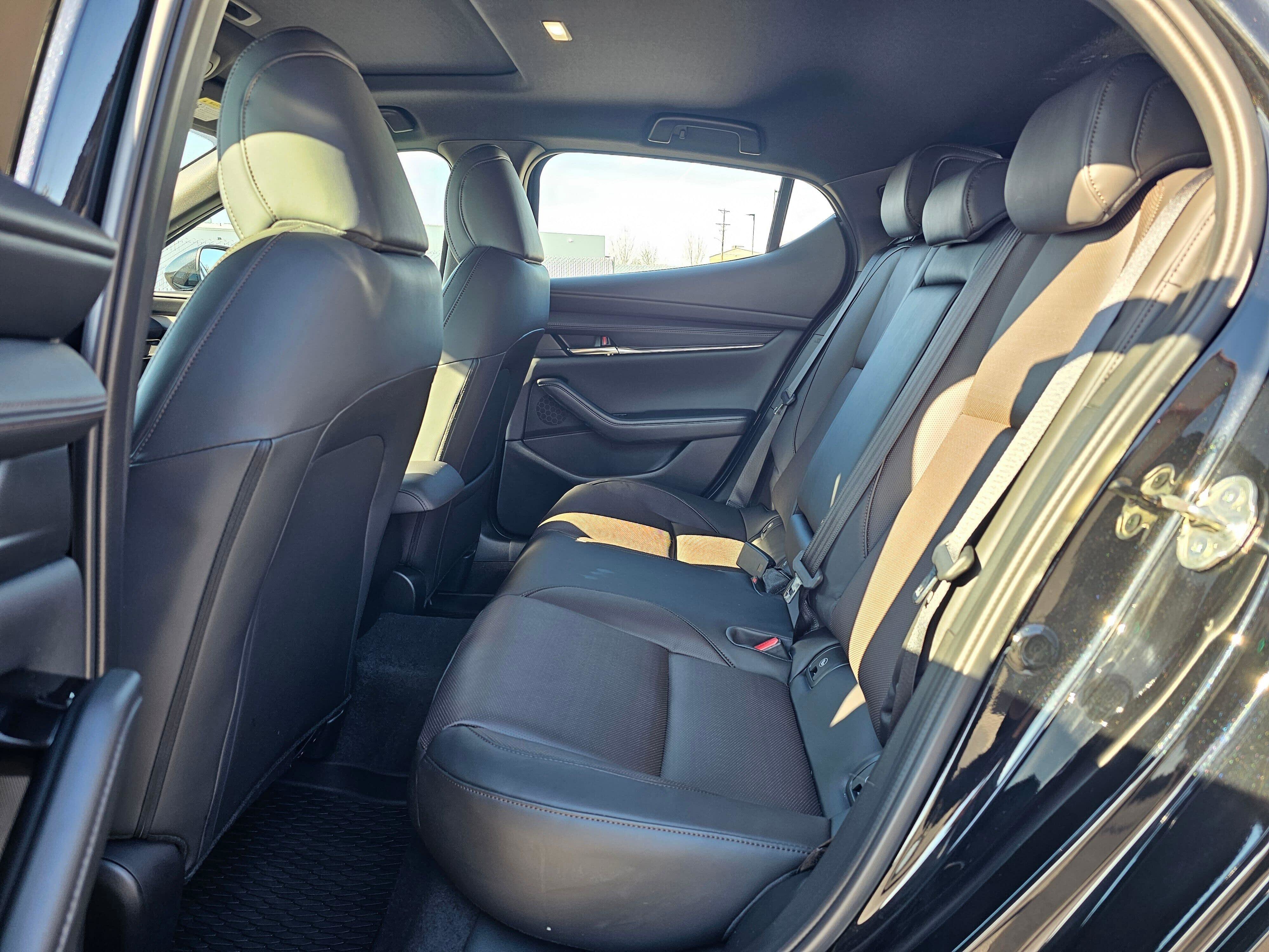 Used 2025 MAZDA MAZDA3 Hatchback w/Premium Plus Pkg image 13