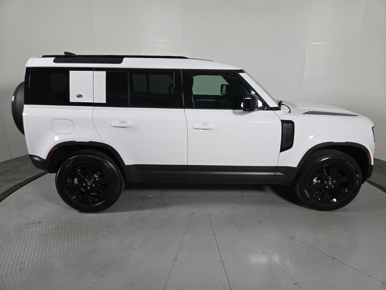 Used 2022 Land Rover Defender 110 S AWD/4WD image 6