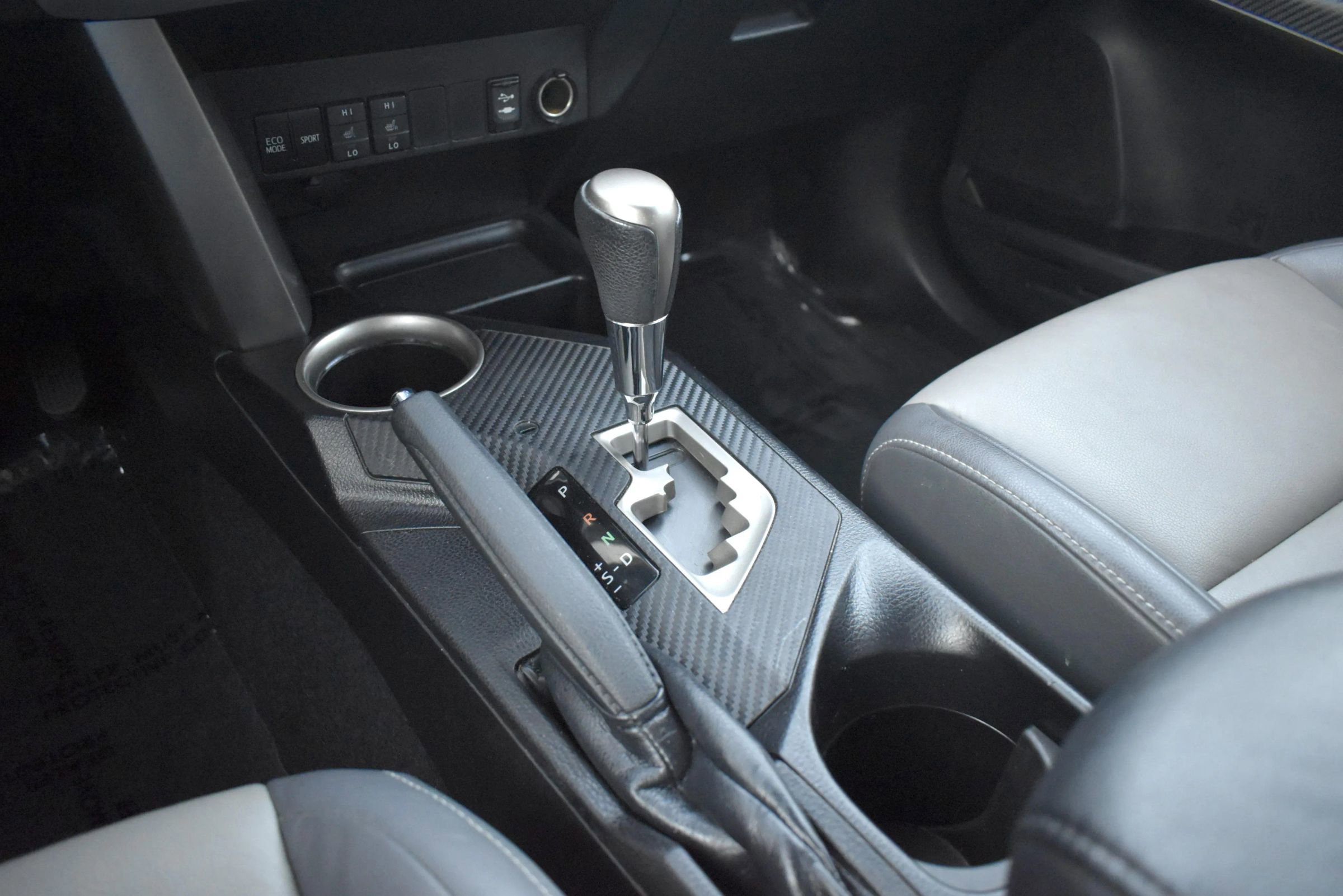 Used 2015 Toyota RAV4 Limited w/ Technology Package image 26