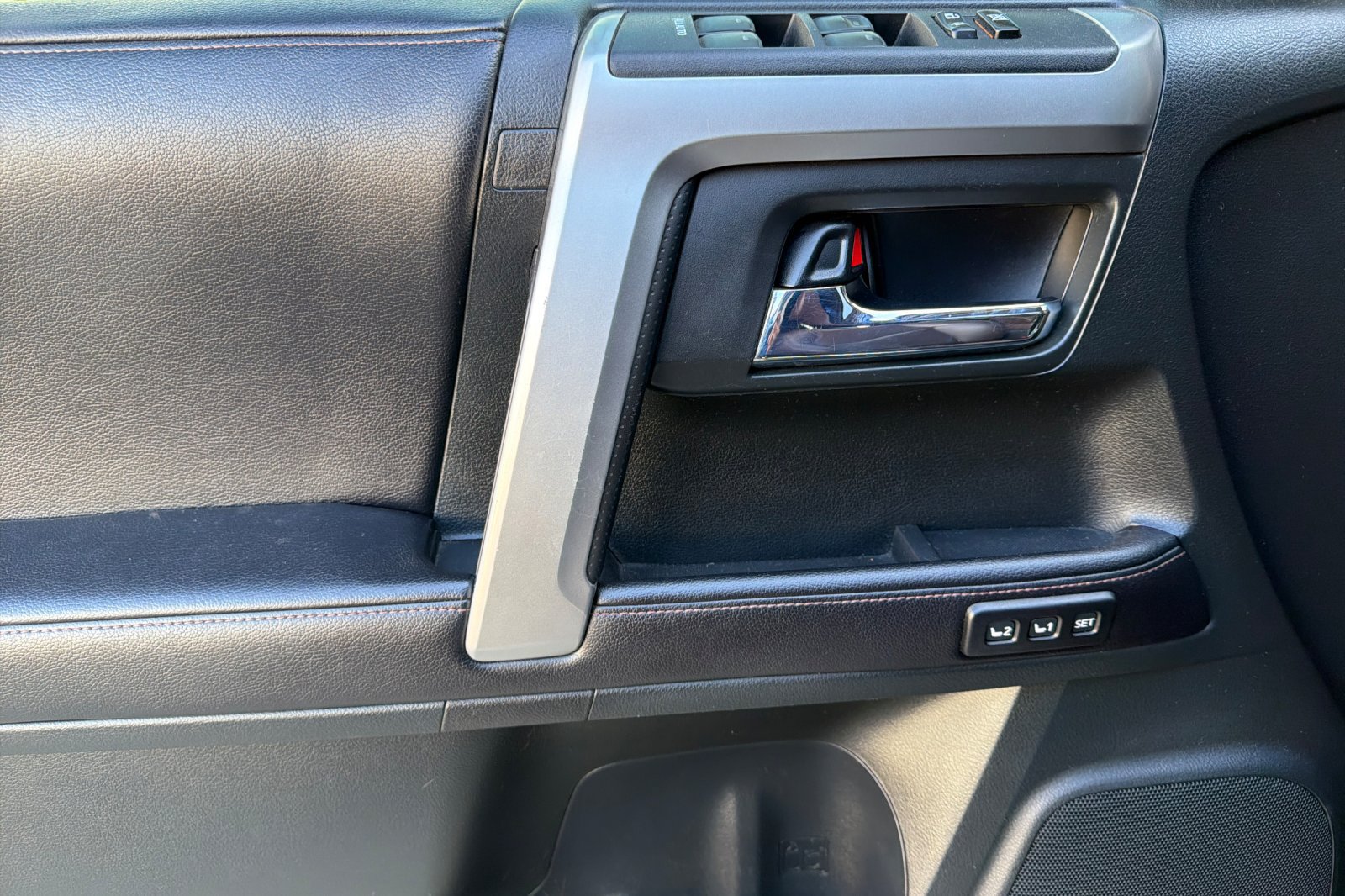Used 2016 Toyota 4Runner Limited AWD/4WD image 13