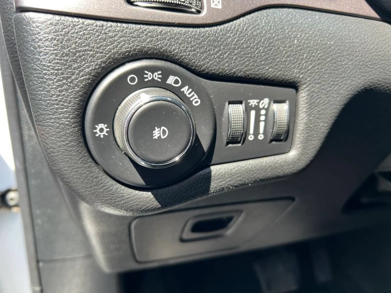 Used 2020 Jeep Cherokee Latitude Plus FWD image 23