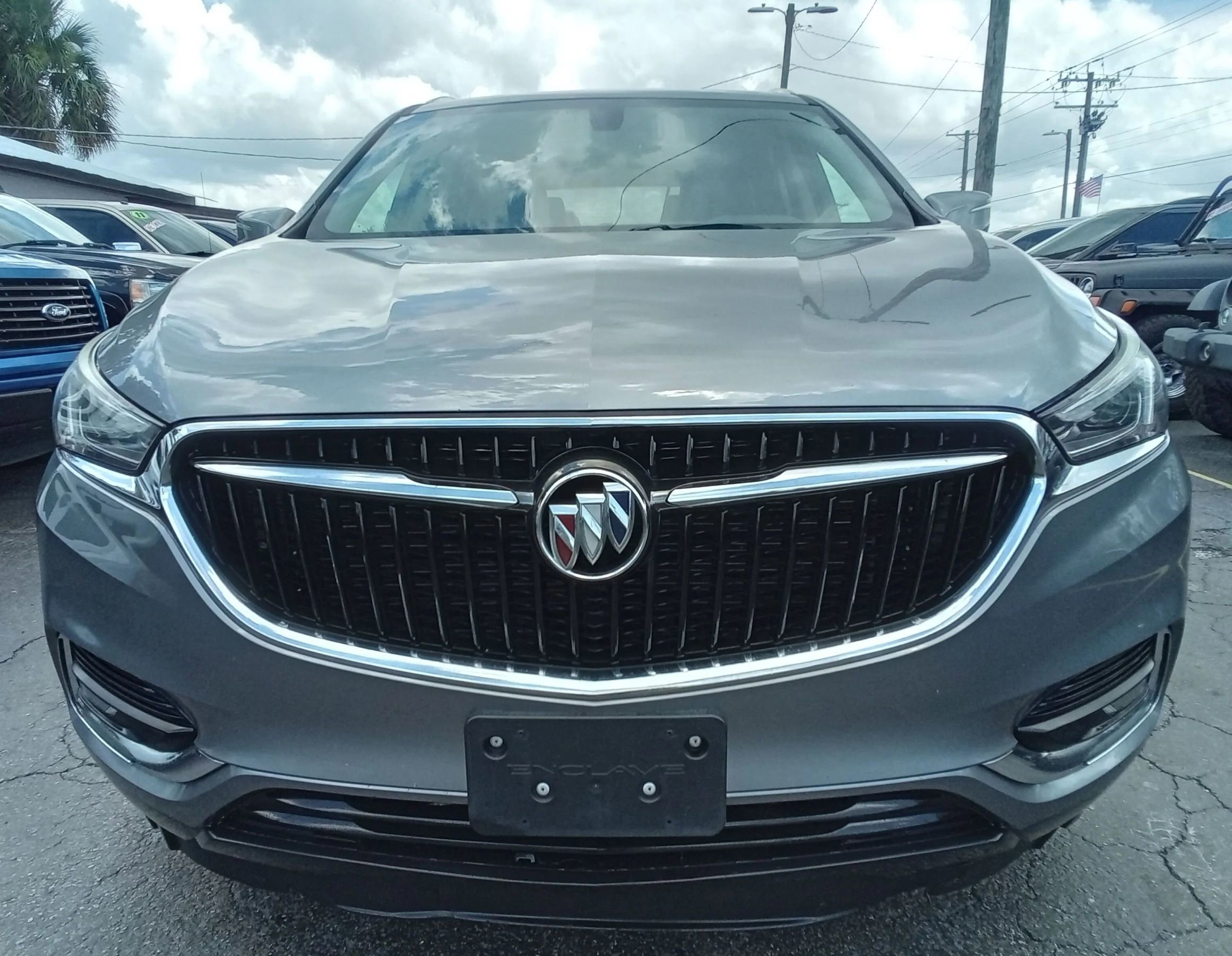 Used 2018 Buick Enclave Essence image 3