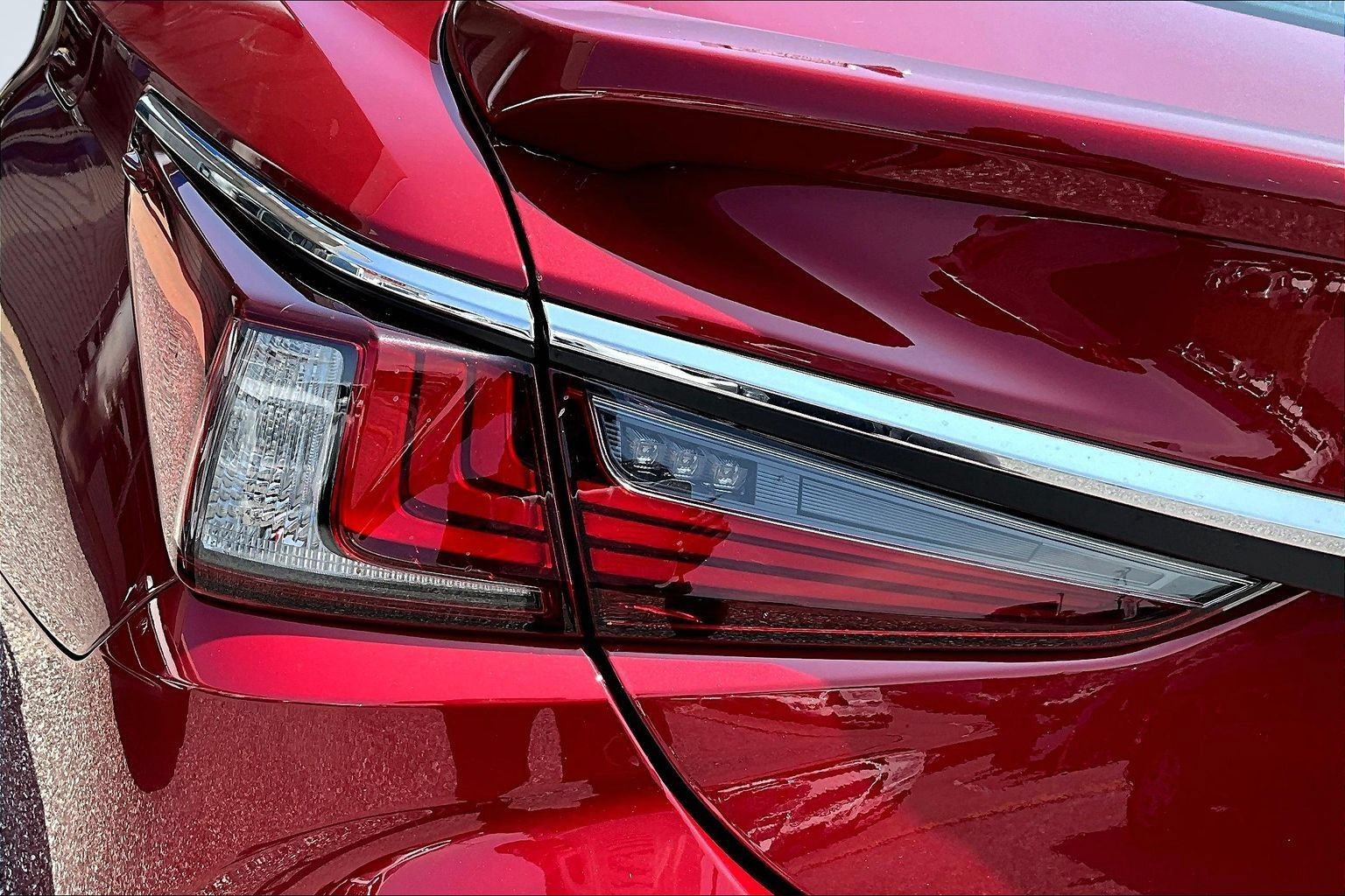 Used 2021 Lexus ES 300h w/ Premium Package FWD image 23