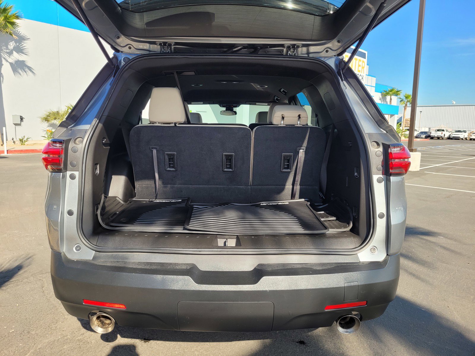 Used 2023 Chevrolet Traverse LS image 27