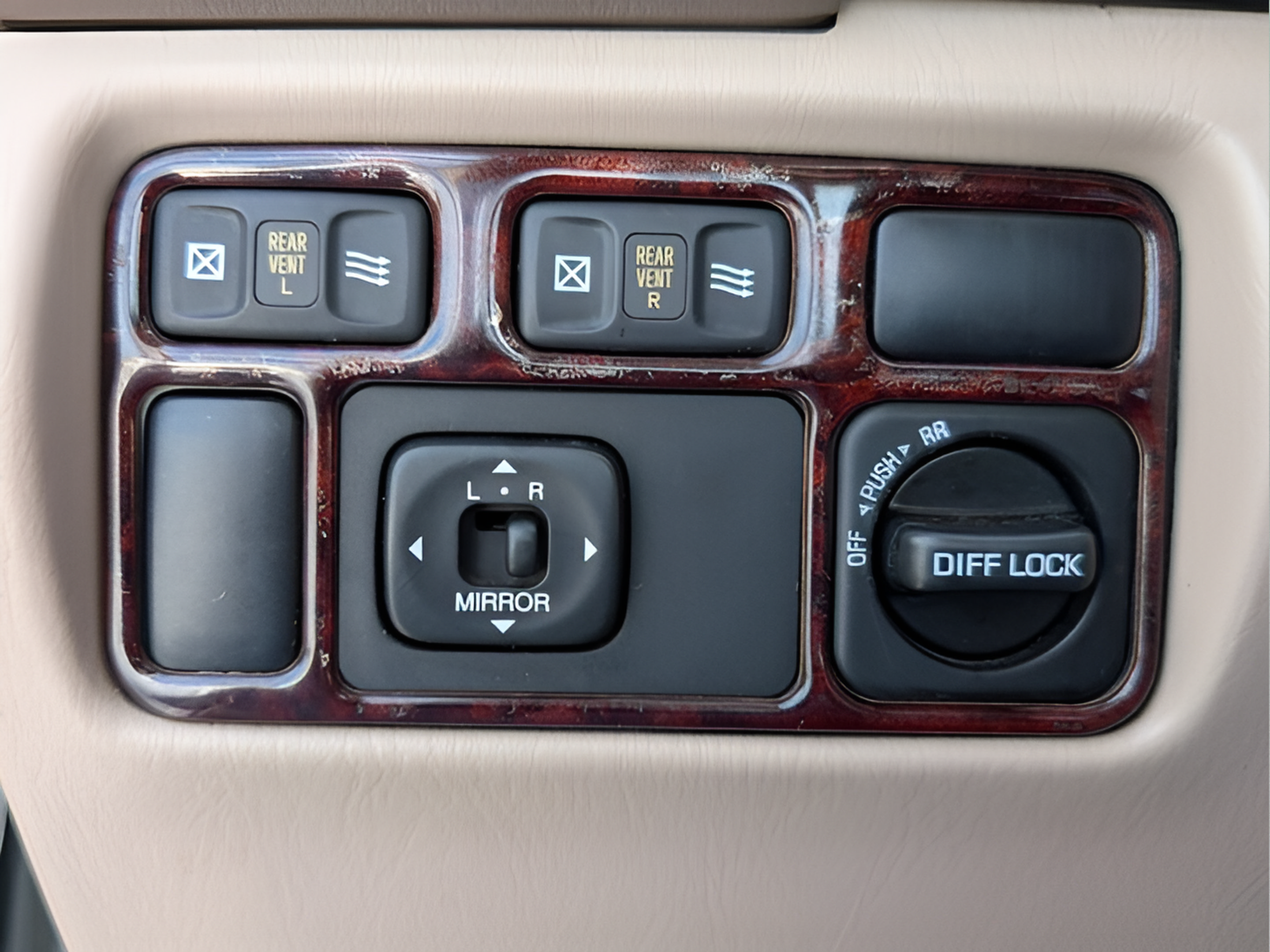 Used 1999 Toyota Land Cruiser AWD/4WD image 23