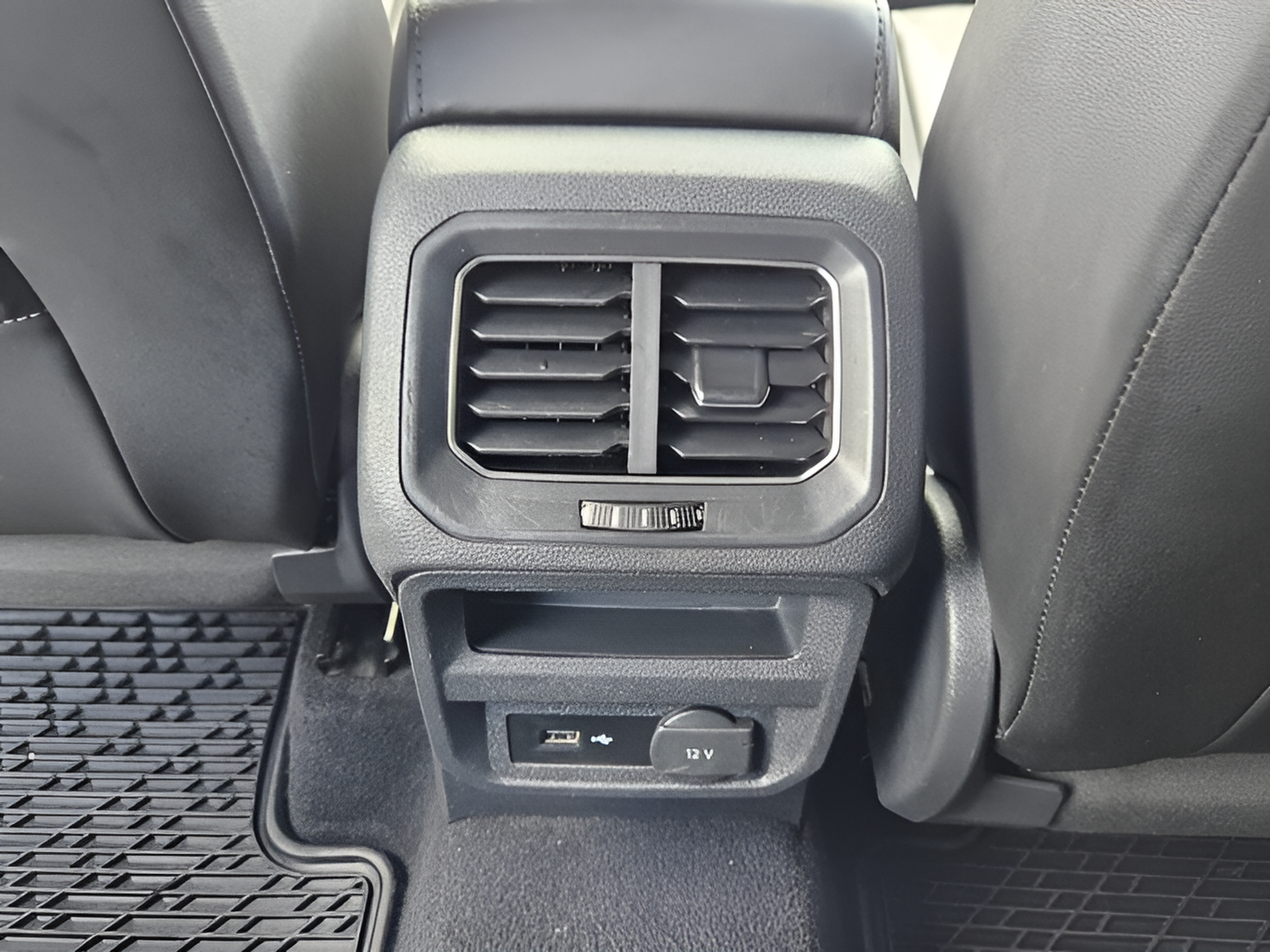 Used 2018 Volkswagen Tiguan S FWD image 11