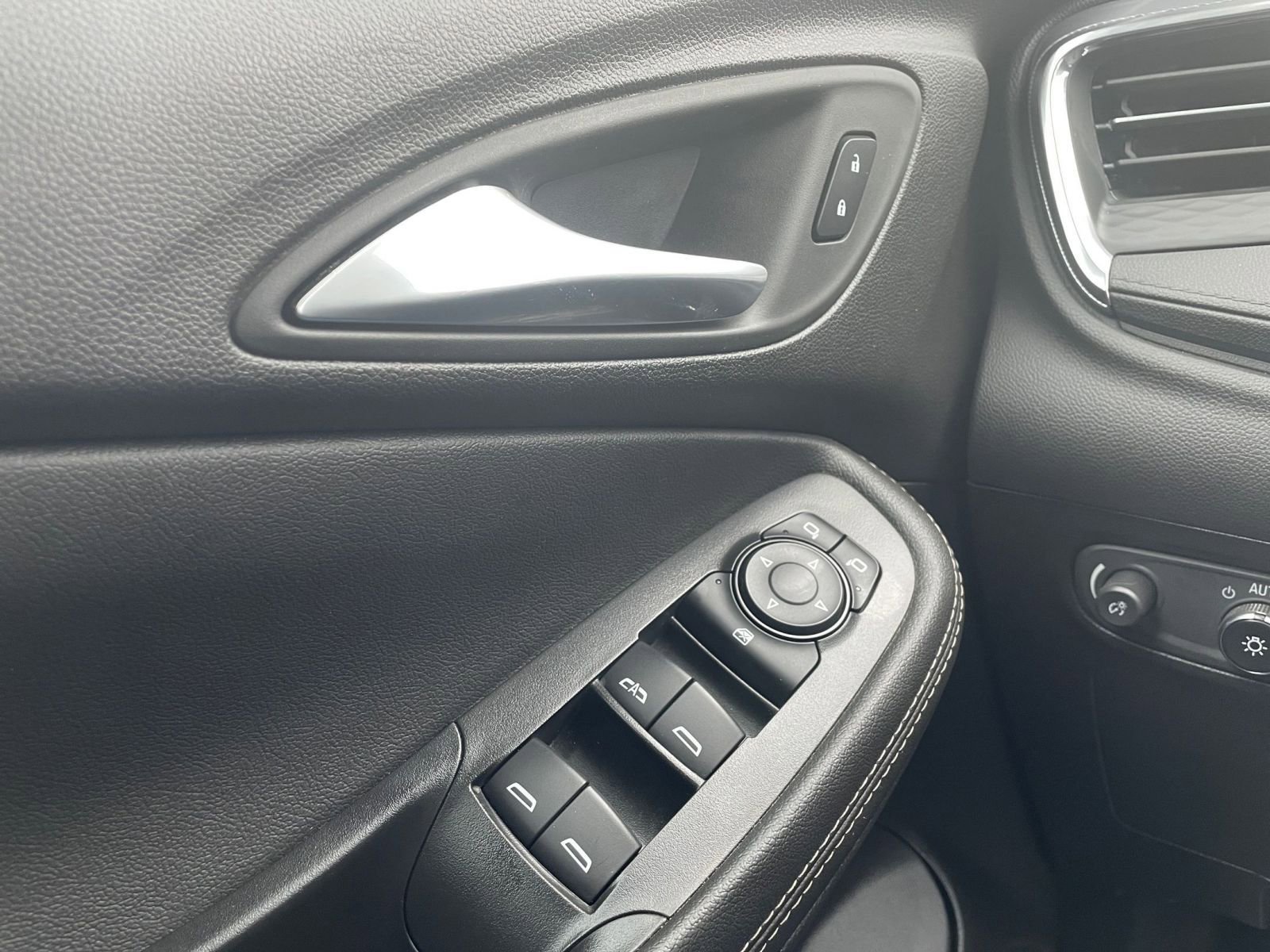 Used 2025 Buick Encore GX Preferred image 20