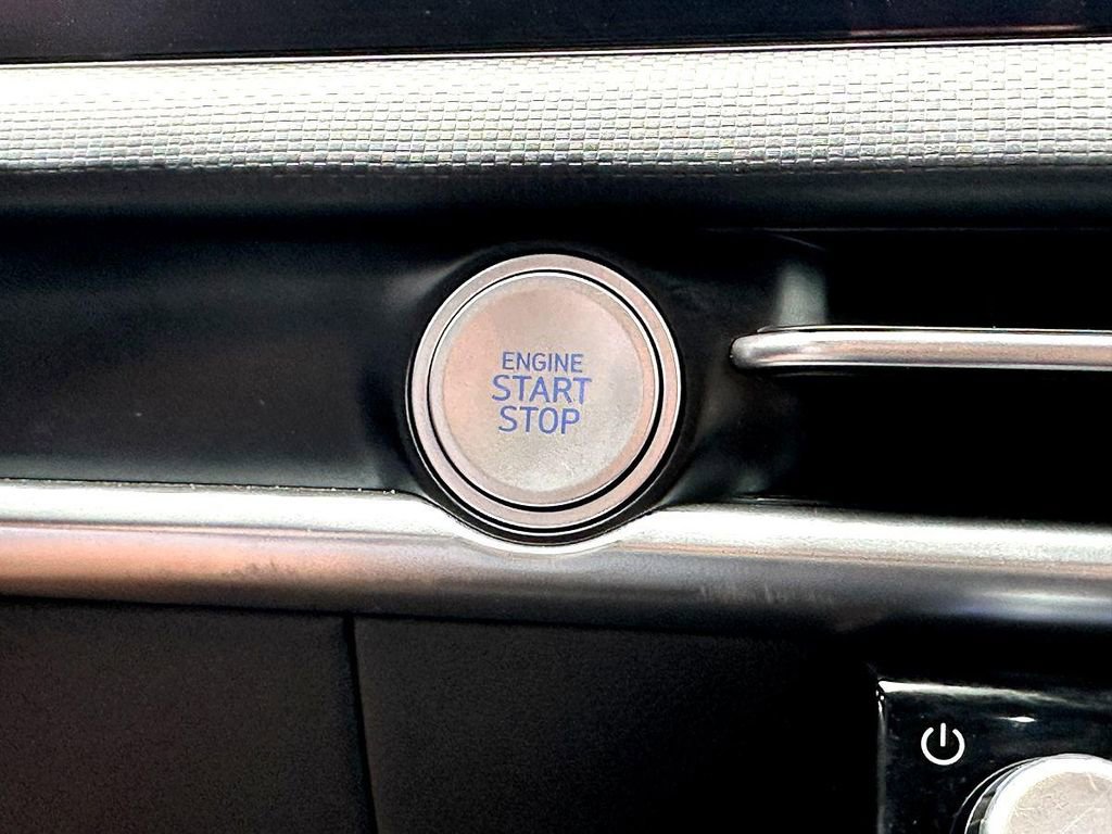 Used 2025 Hyundai Santa Cruz SE image 18