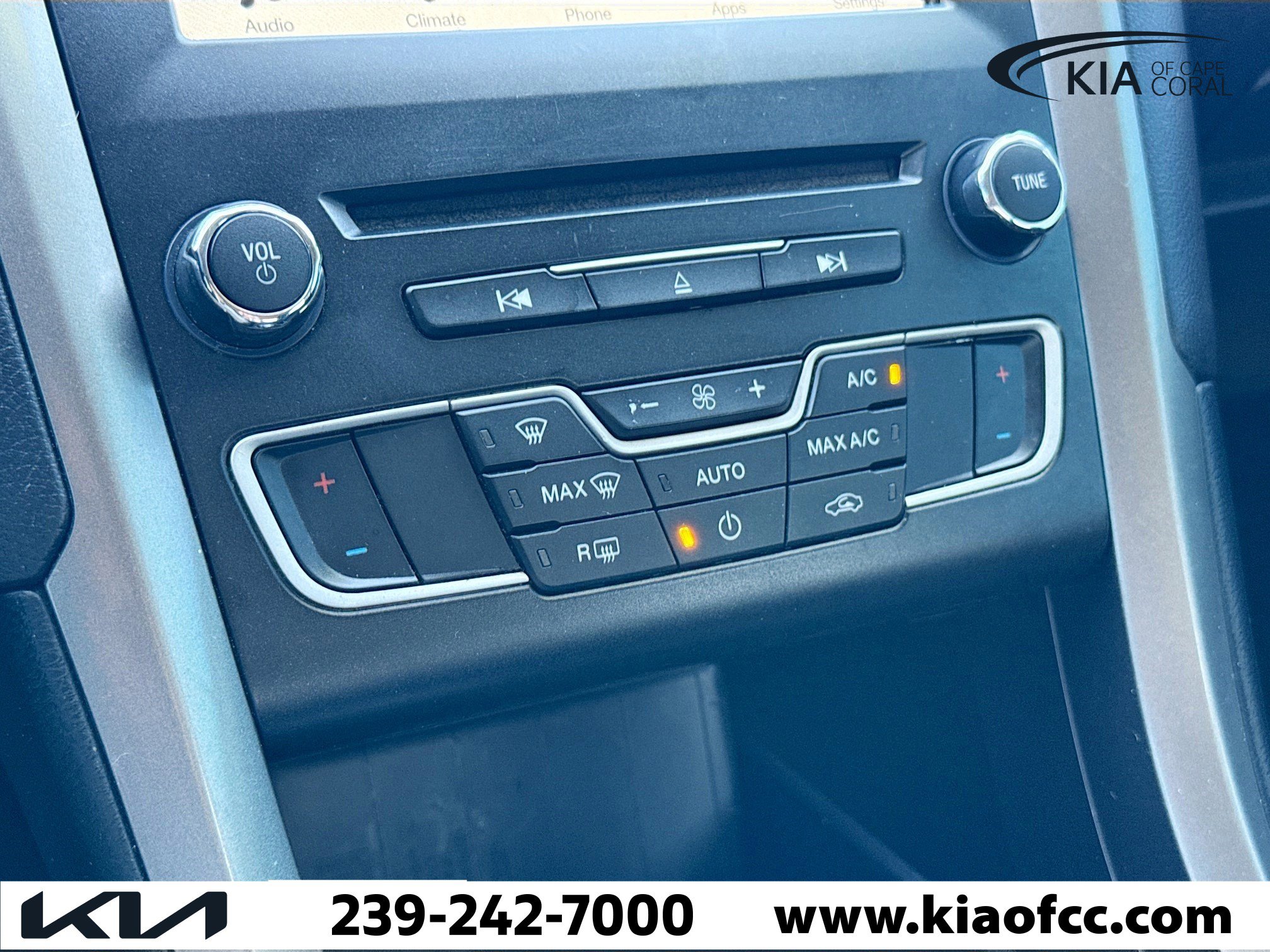 Used 2018 Ford Fusion SE w/ Fusion SE Technology Package image 29