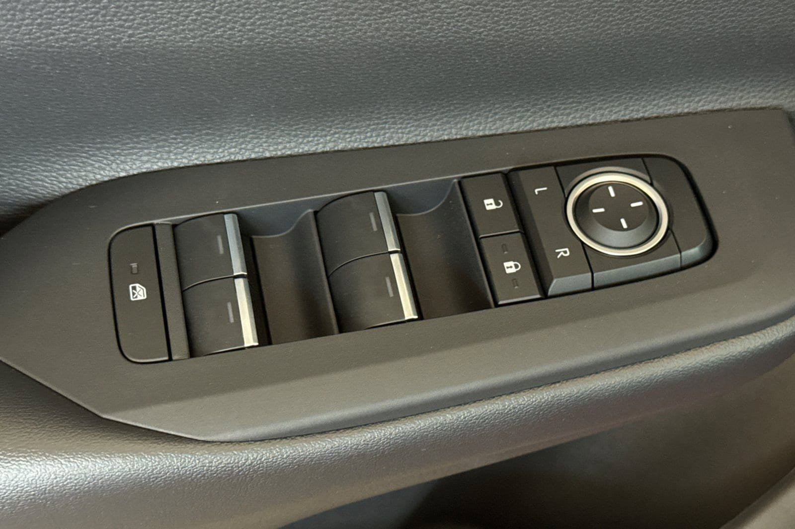 New 2026 Toyota Prius Plug-In Hybrid FWD image 12