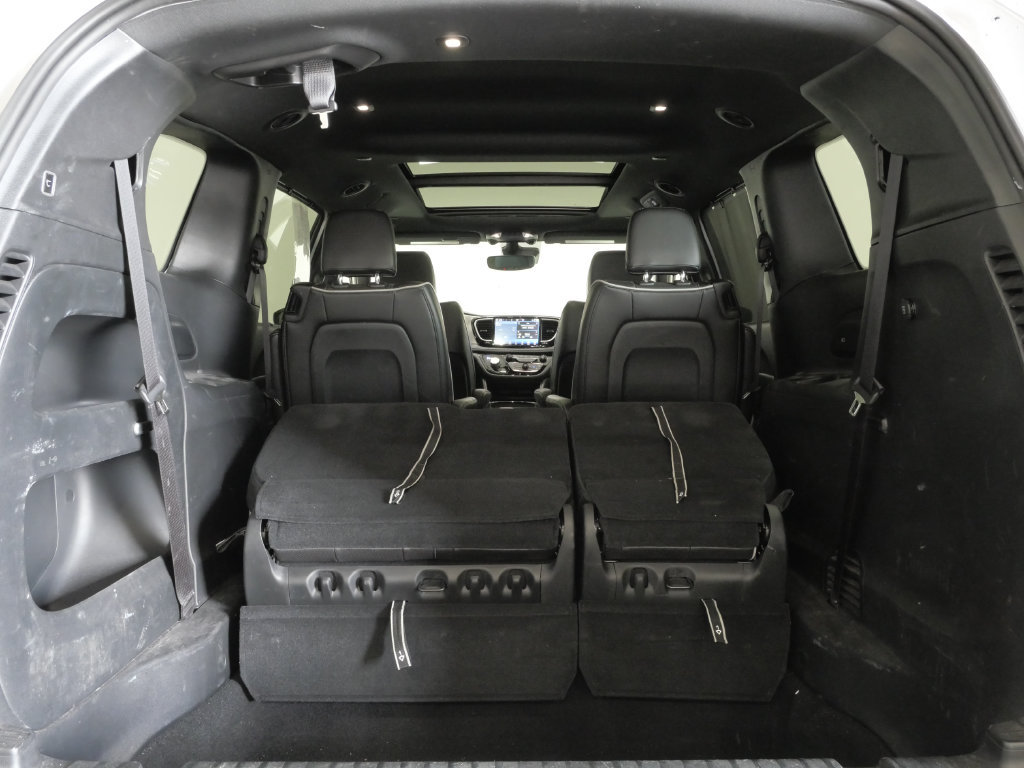 Used 2024 Chrysler Pacifica Limited w/ S Appearance Package FWD image 29