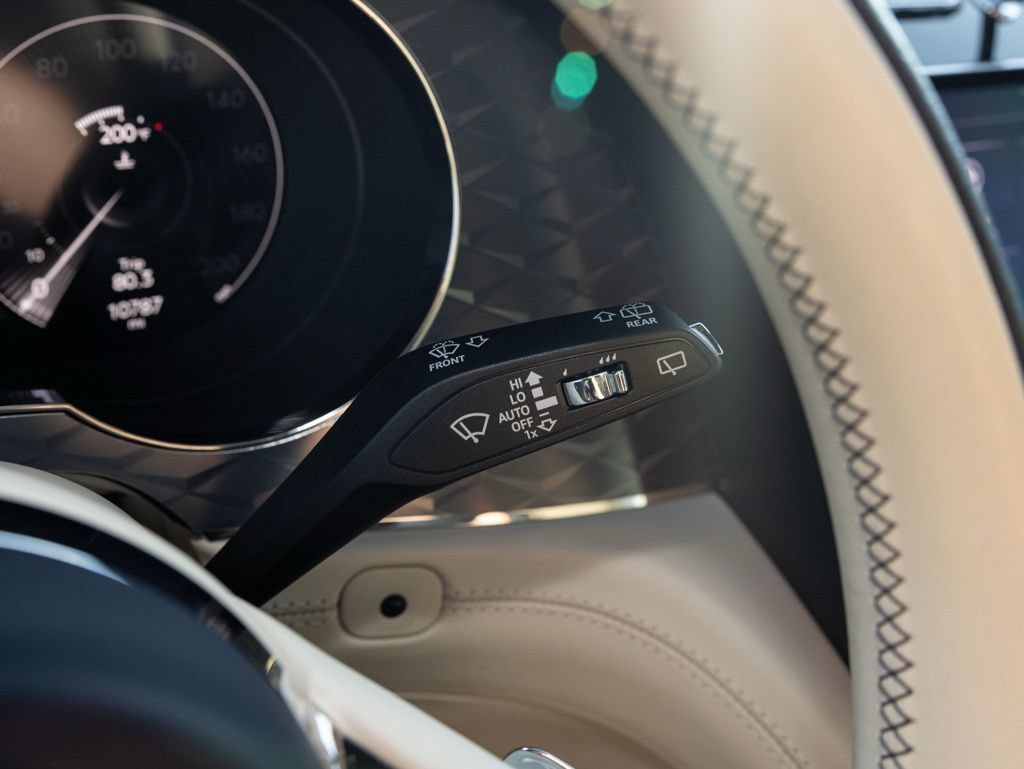 Used 2023 Bentley Bentayga AWD/4WD image 37
