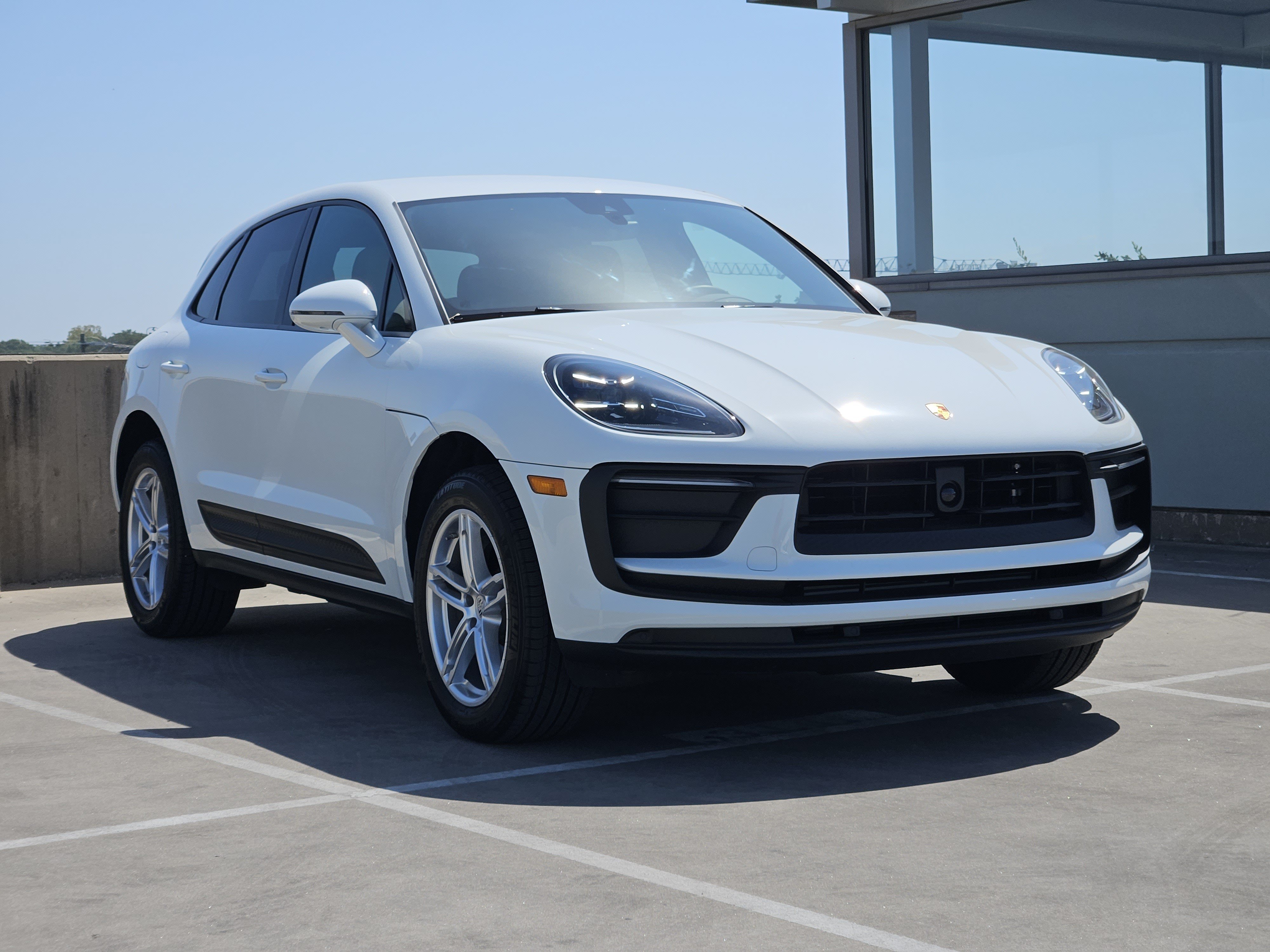 Certified 2026 Porsche Macan AWD/4WD image 10