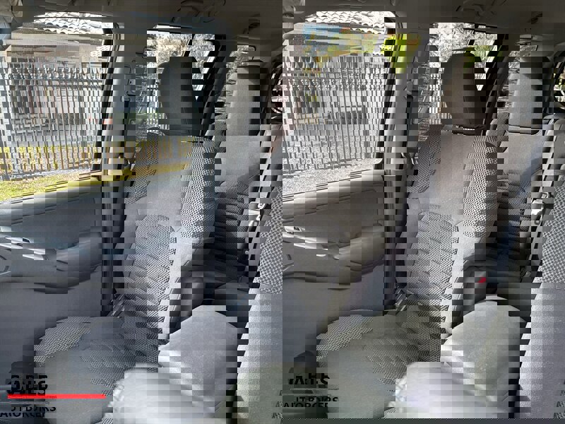 Used 2012 Nissan Pathfinder SV image 19