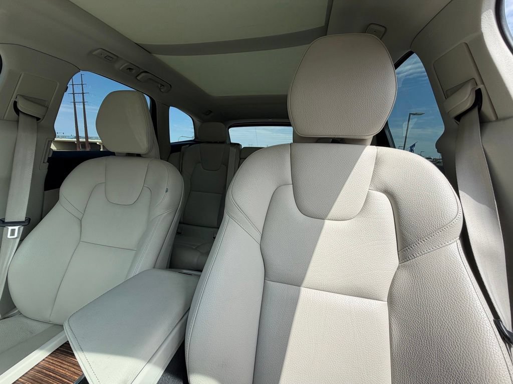 Used 2022 Volvo XC60 B5 Momentum w/ Climate Package AWD/4WD image 13