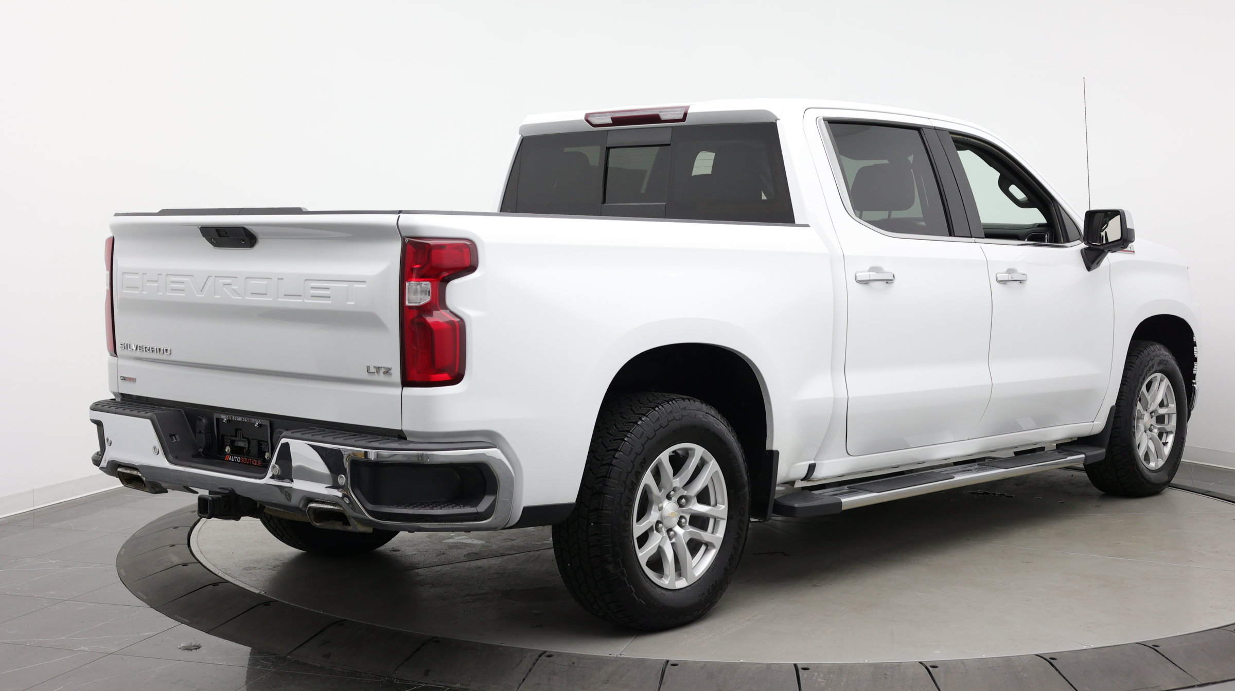 Used 2022 Chevrolet Silverado 1500 LTZ w/ LTZ Convenience Package II AWD/4WD image 10