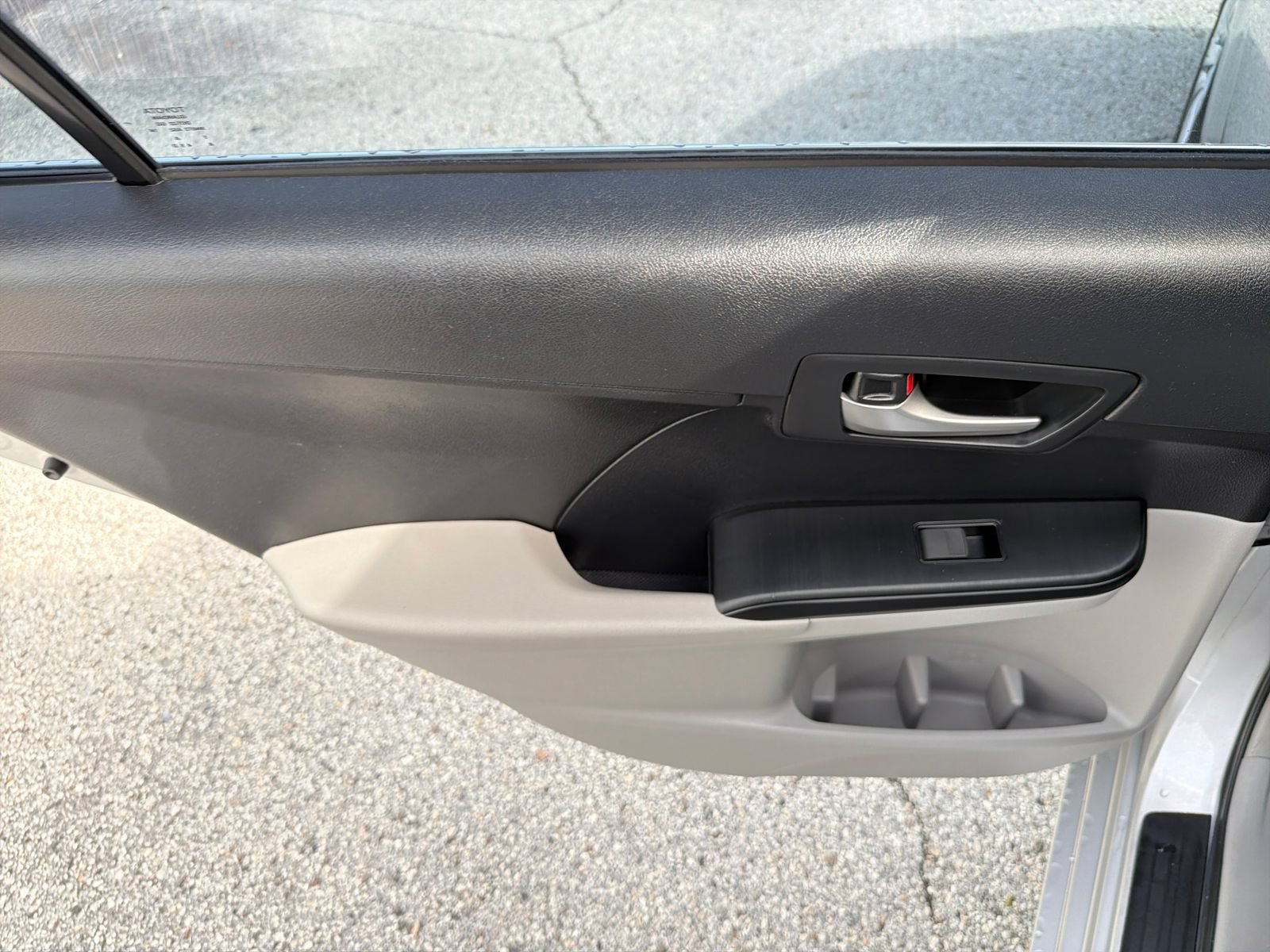 Used 2014 Toyota Camry LE FWD image 31