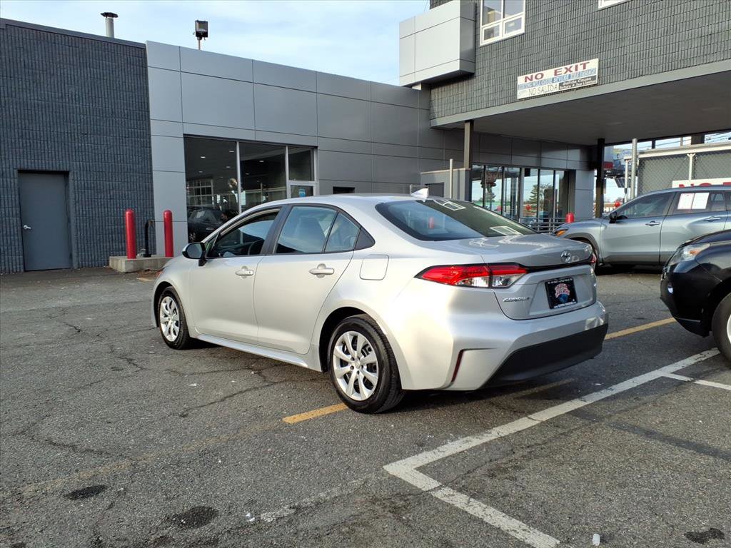 Used 2023 Toyota Corolla LE image 4