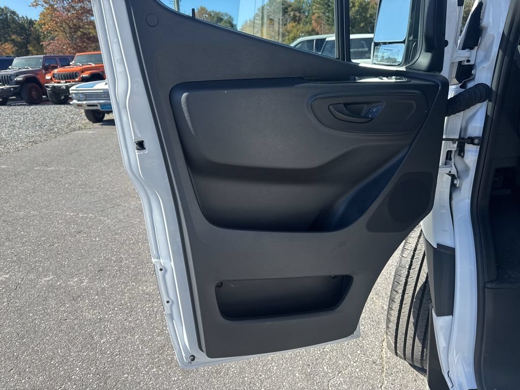 Used 2022 Mercedes-Benz Sprinter 2500 image 21
